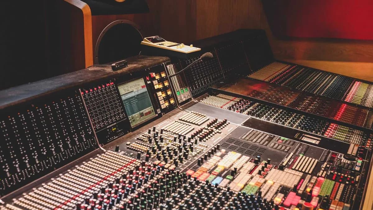 The Psychology of Sound Effects in Radio Ad Commercials